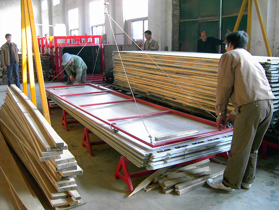 江苏 • 徐州 1台7M³压板型真空干燥设备